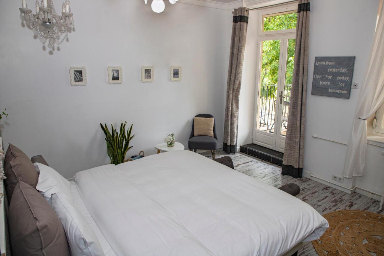 Les Suites De La Domaine Chateau De Fretoy Morlet Bagian luar foto